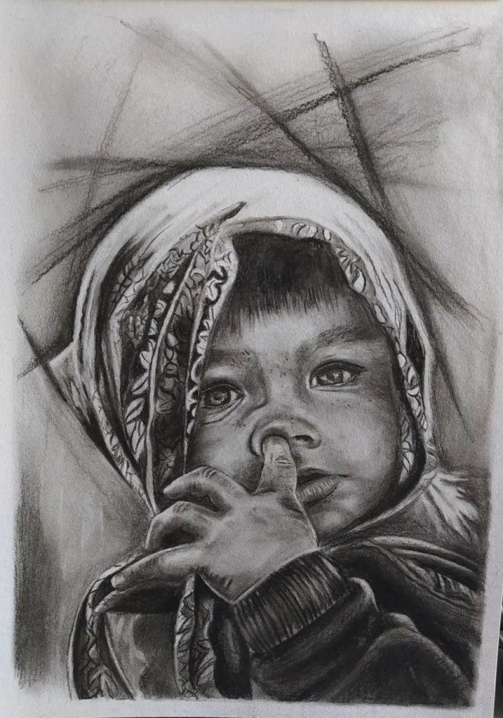 dibujo niño a grafito en el que se puede ver el tatuaje hecho en domenetattoo