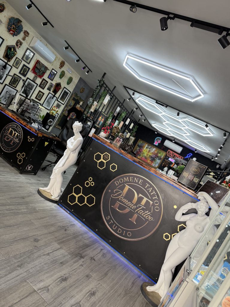 Sa Coma tattoo piercing